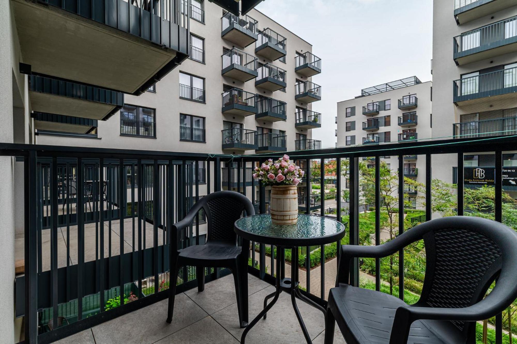Rentplanet - Atal Square